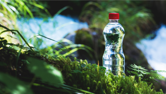 Impacto do Ciclo de Vida das embalagens de plástico no meio ambiente comparado com outros materiais alternativos