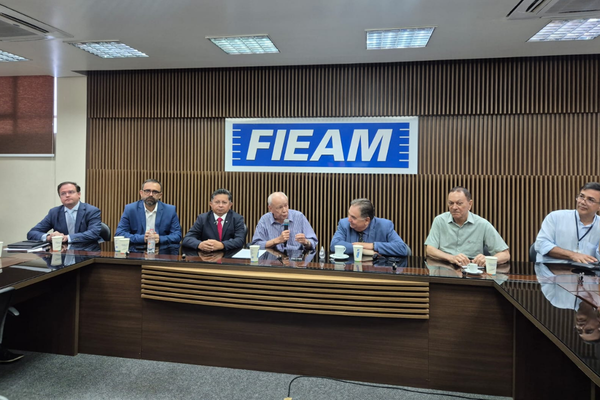 reunião na FIEAM sobre implantação do selo fiscal para água mineral no Amazonas